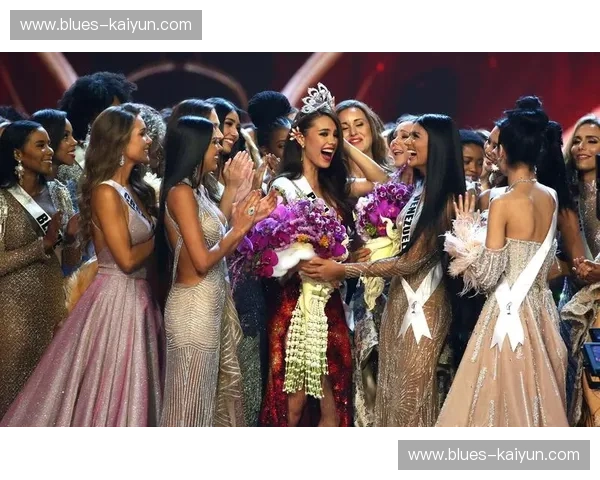 艾尔·霍福德妻子艾米莉亚·维加曾获2003年环球小姐冠军，夫妻组合受关注